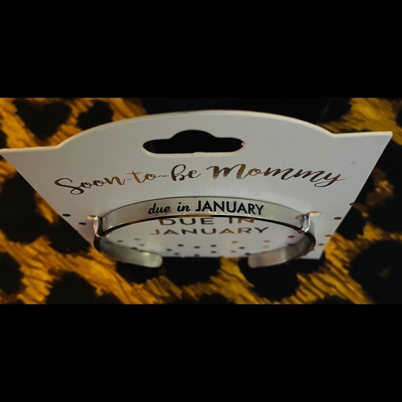 BNWT 18k Gold or Silver ‘Due in Month’ Bracelets by SOON TO BE MOMMY, Maternity - Picture 2 of 8